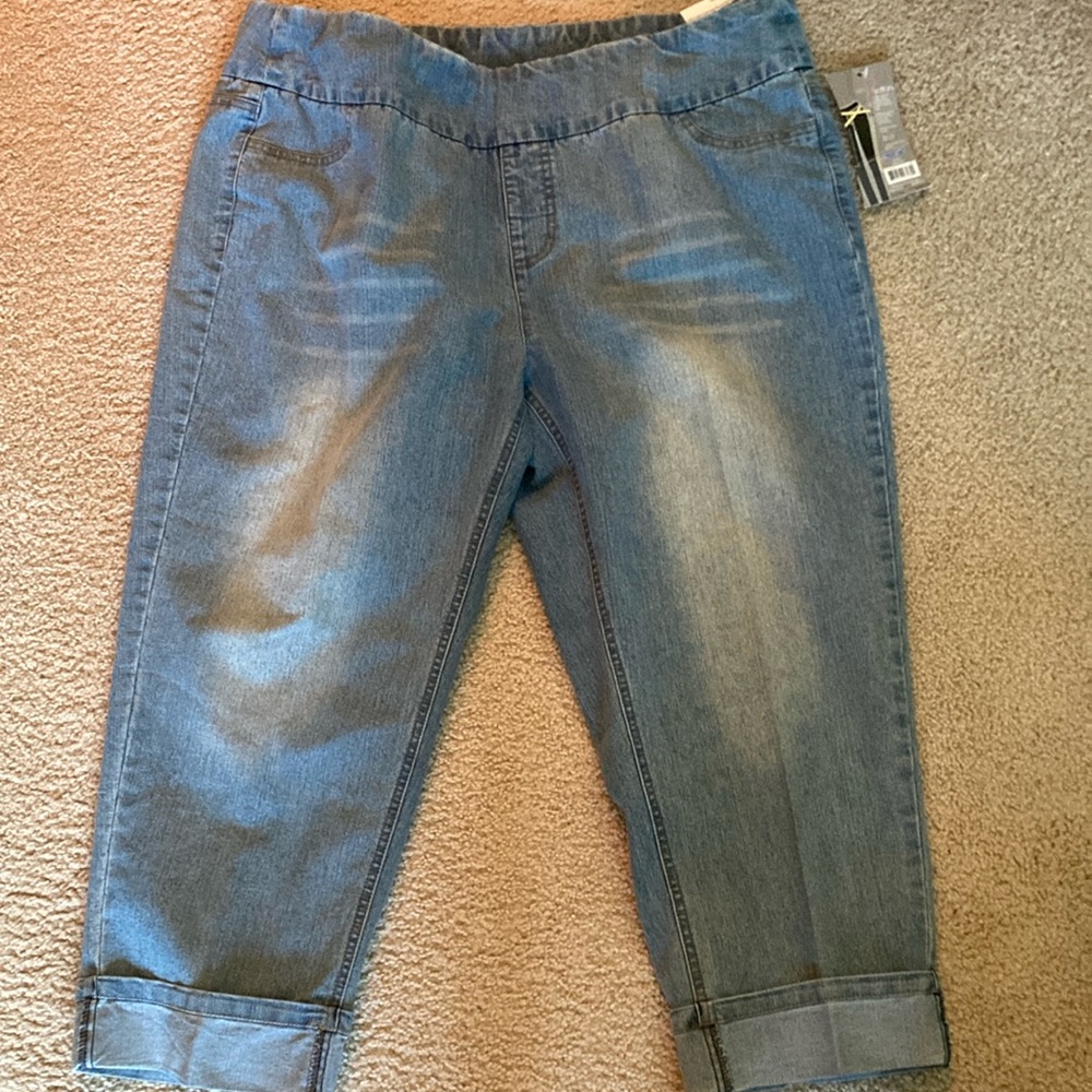 Slim-station pull-on cuffed jean capris size 18 (runs large)